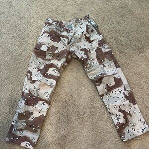 Mens camo pants size L